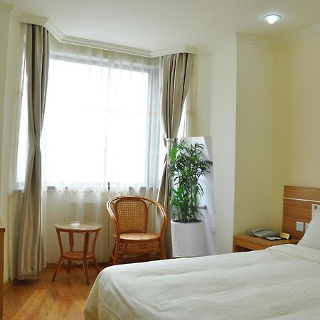 Super 8 Hotel Qingdao Railway Station Gui Zhou Road Экстерьер фото