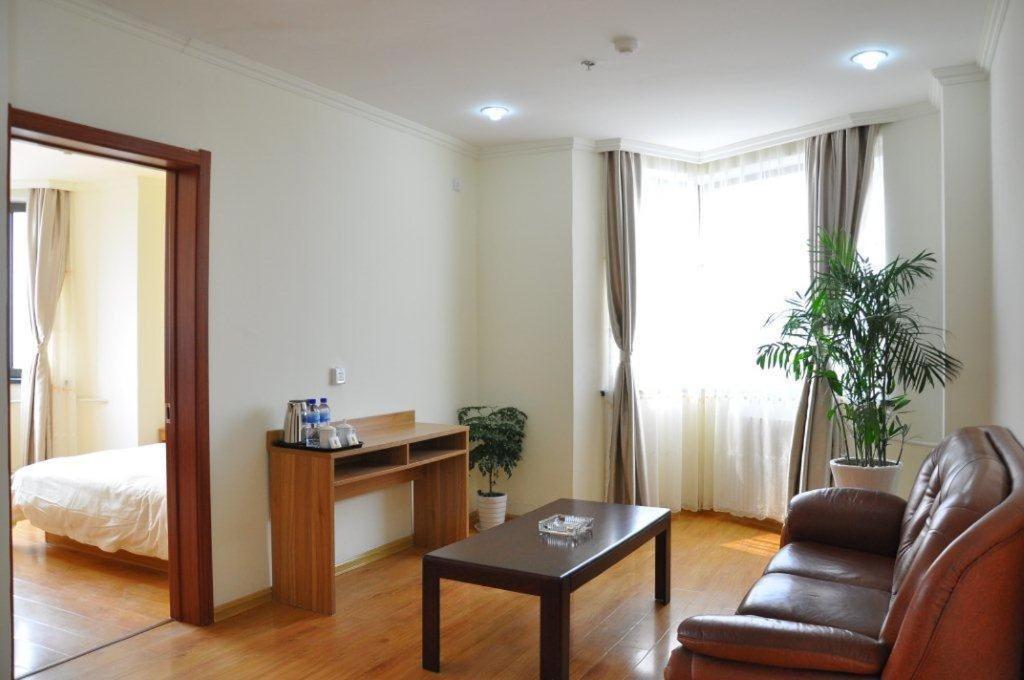 Super 8 Hotel Qingdao Railway Station Gui Zhou Road Номер фото