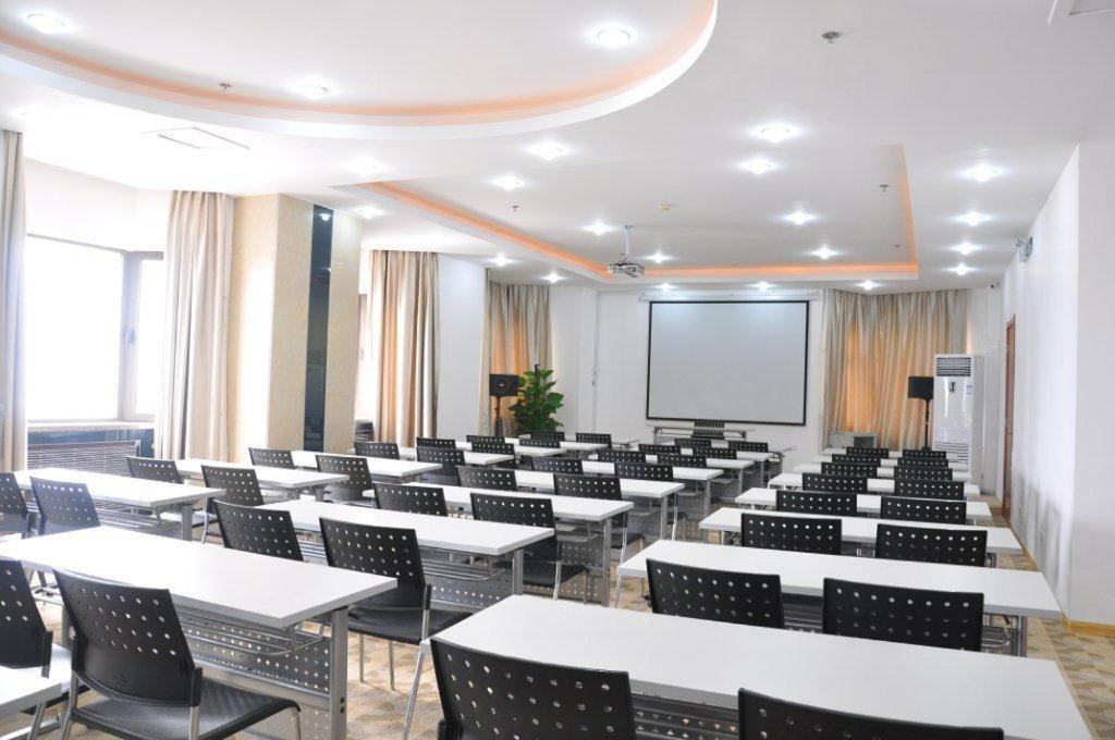 Super 8 Hotel Qingdao Railway Station Gui Zhou Road Экстерьер фото