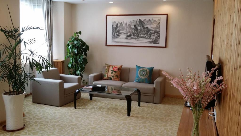 Super 8 Hotel Qingdao Railway Station Gui Zhou Road Экстерьер фото